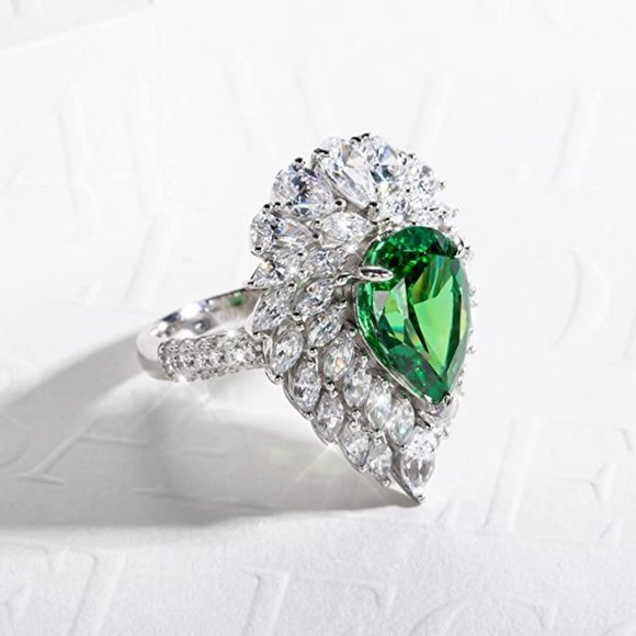 NEW Sparkling Bling Cubic Zirconia Emerald Pear Shape May Birthstone Rin… - Picture 4 of 4